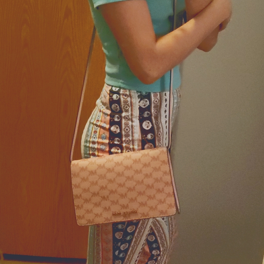MICHEAL KORS CROSSBODY HANDBAG